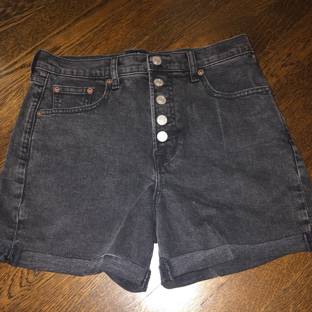 Size 27/4 Gap High Rise Black shorts